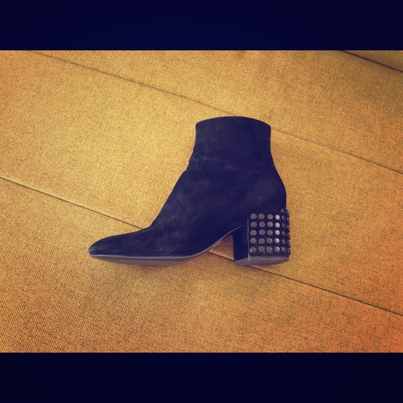 Kendall & Kylie 6 1/2 - Picture 1 of 7